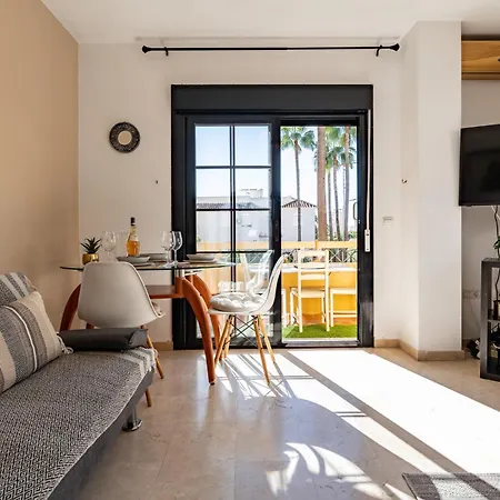 Malagasuite Beautiful Pool & Parking Apartment *